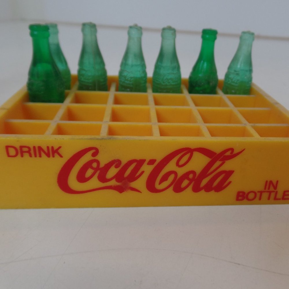 Vintage Drink Coca-Cola Mini Yellow Tray With 7 Green Plastic Coke Bottles Mini - Picture 3 of 6